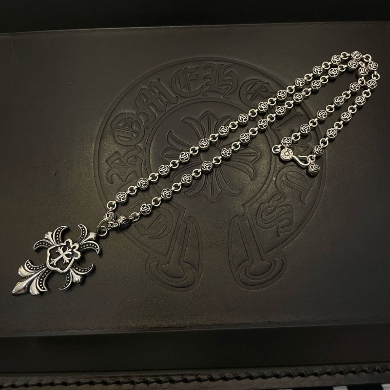 Ch*0me He**ts necklaces